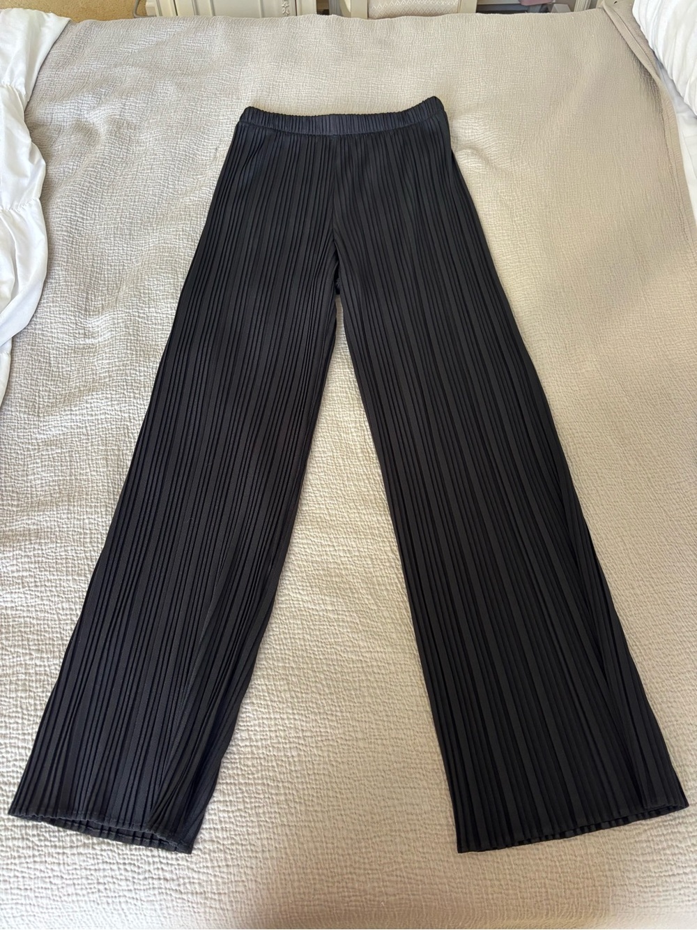 Uniqlo Black Pleated Wide-Leg Trousers